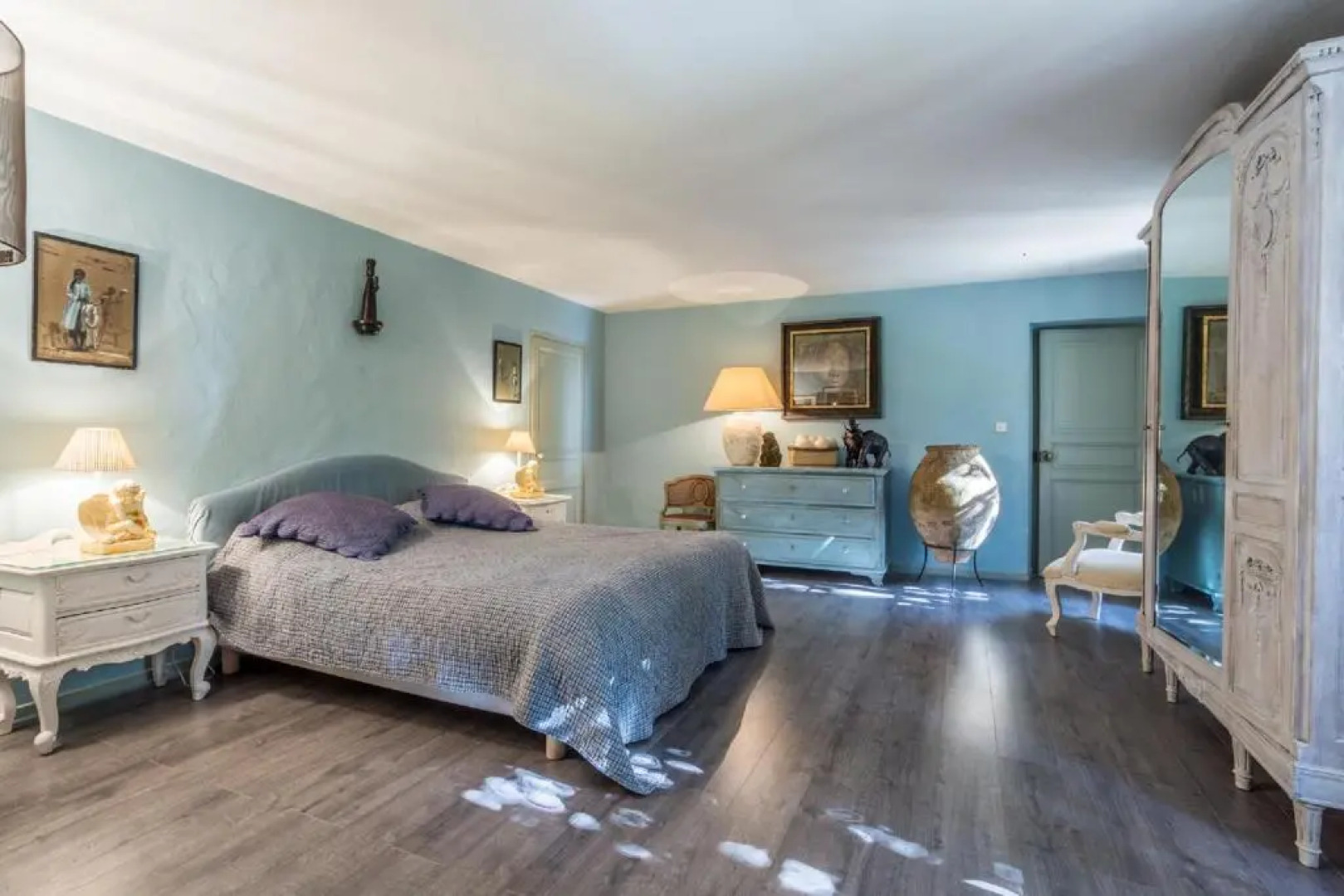 Superbe Mas Provençal 600m2 avec une Superbe Piscine Chauffée et très grand jardin 9000m2, situé au cœur du Luberon en campagne proche de L'Isle sur la Sorgue, 12 personnes, LS2-17 FIGNOULADO