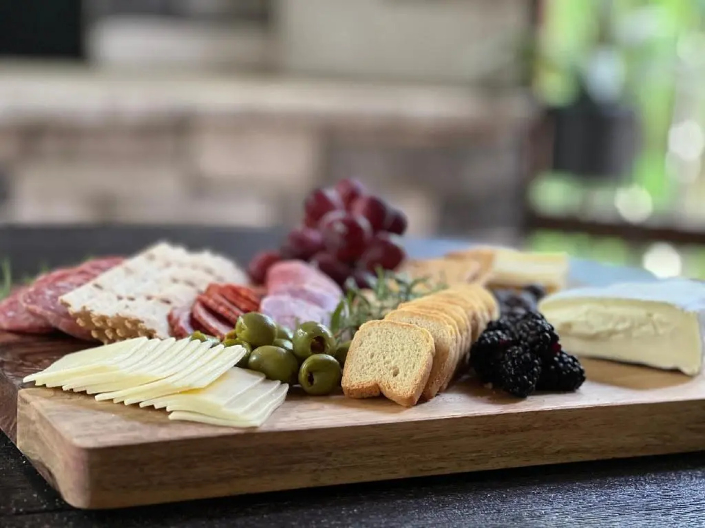 Vacana Offline Cabin, Covered Back Deck, HotTub, FirePit, Pet Friendly