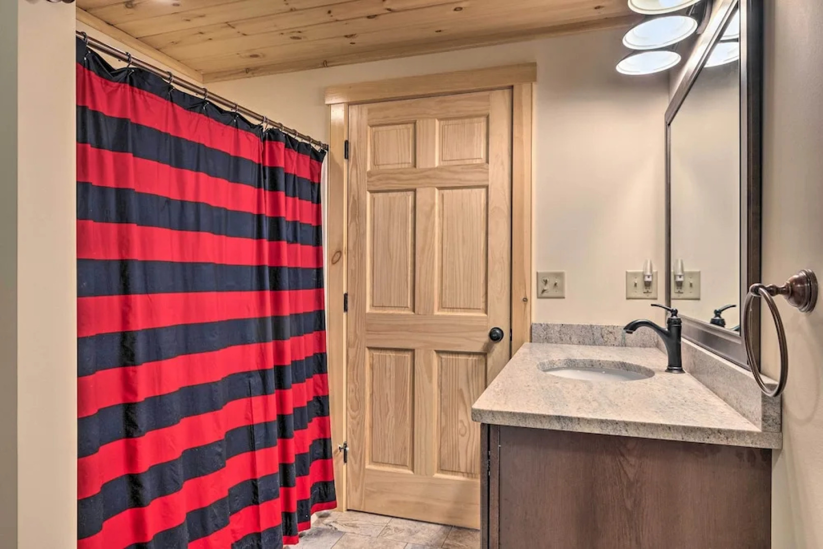 Spacious Cabin: 10 Mi to Sunday River Skiing!