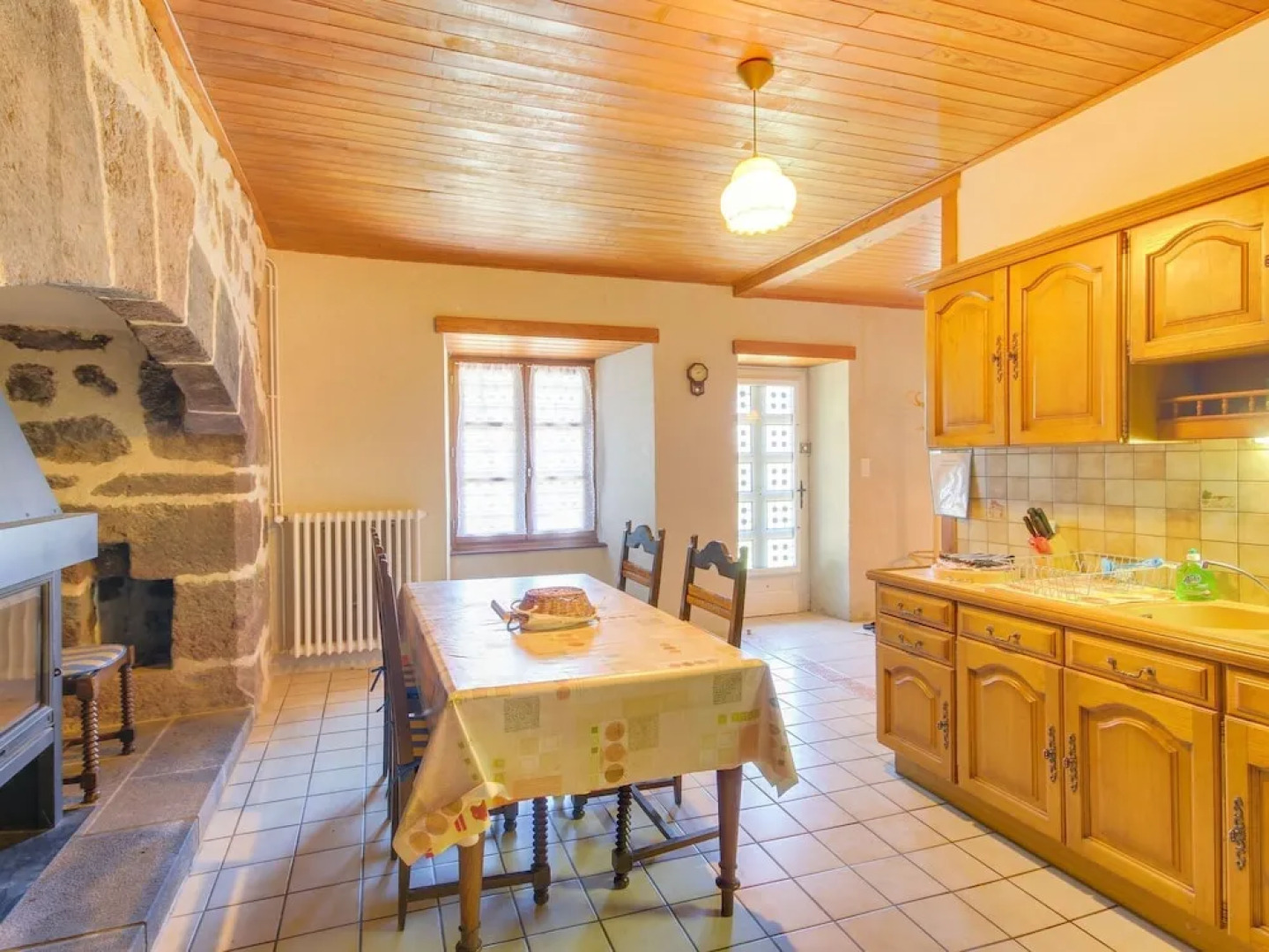 Spacious Holiday Home near Forest in Auvergne