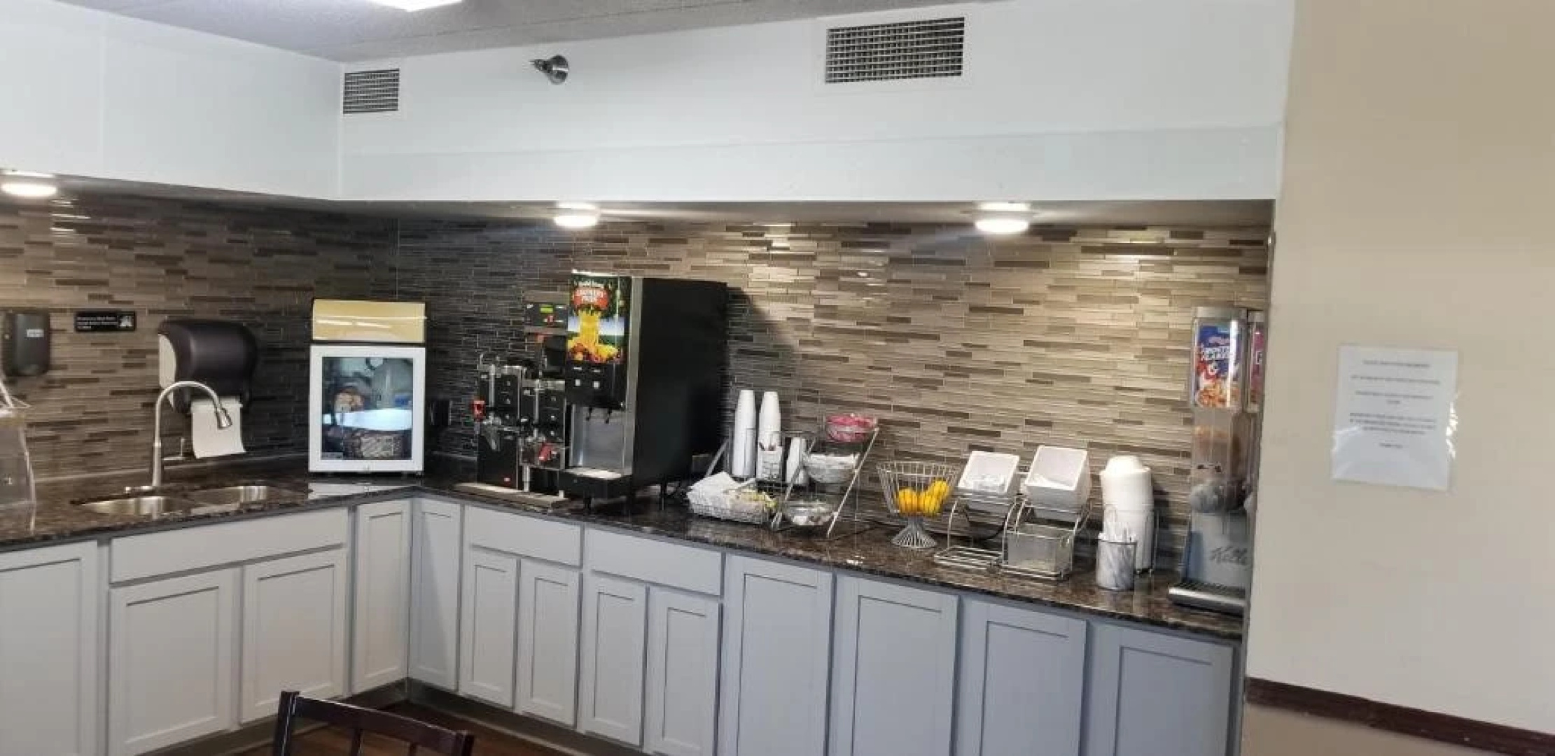 Super 8 By Wyndham Brooklyn Center/Mpls