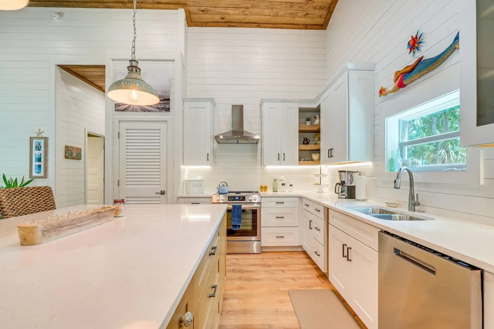 Stilt-style Cottage < 1 Mi to Downtown Yankeetown!