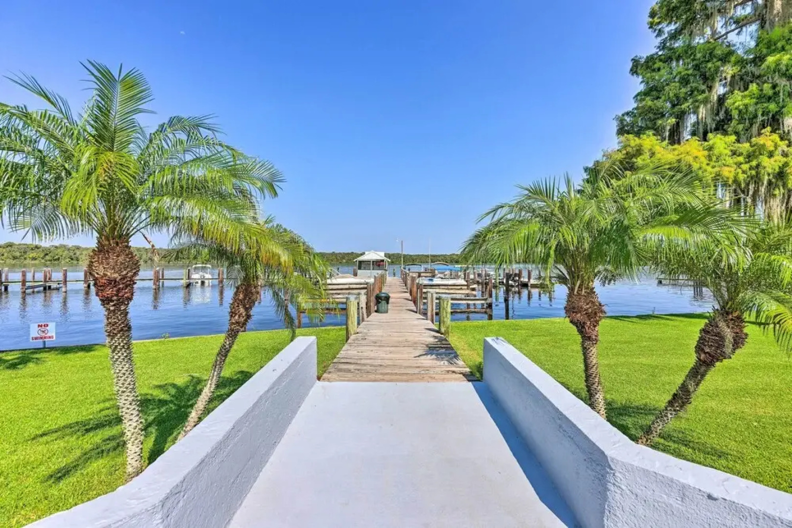 St Johns River Retreat in Welaka w/ Dock Access