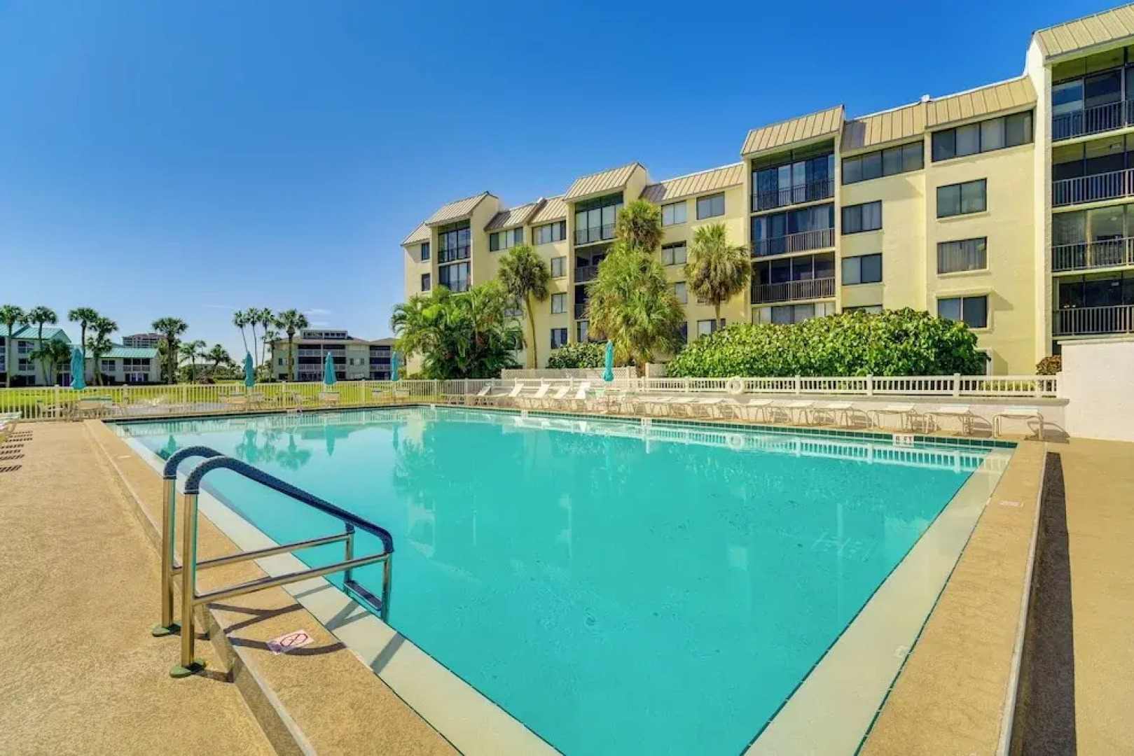 2 Mi to Fort Pierce Jetty: Coastal Florida Condo