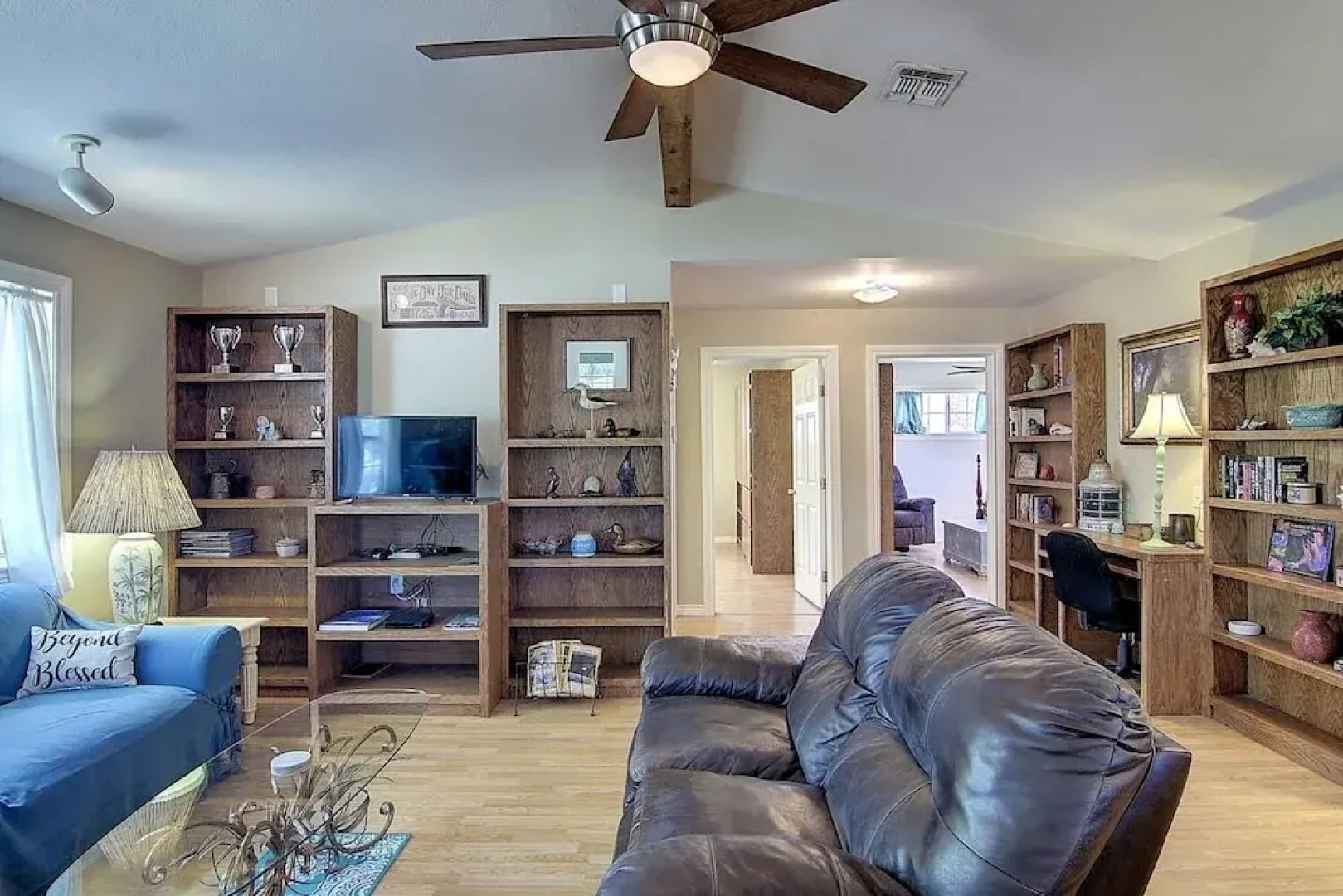 Fantasy Oaks Lodge 4 Bedroom Home by RedAwning