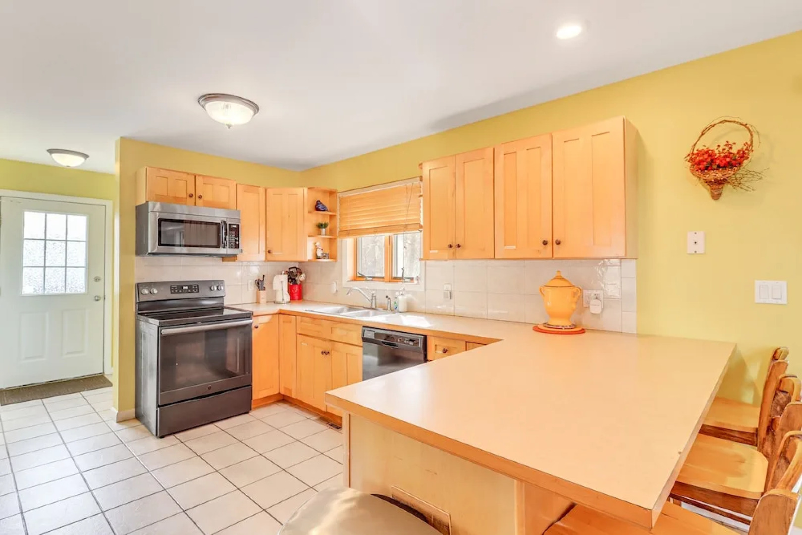 Pocono Retreat: Access to Community Lake & Beach!