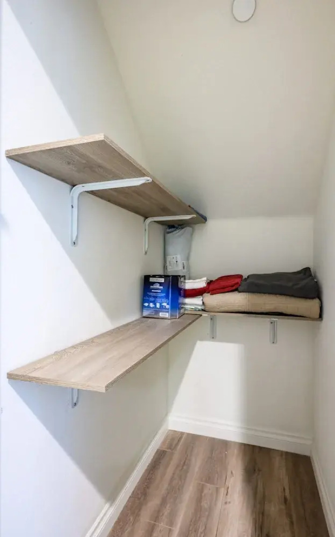 Private Entry Suite w Patio Bath Kitchenette