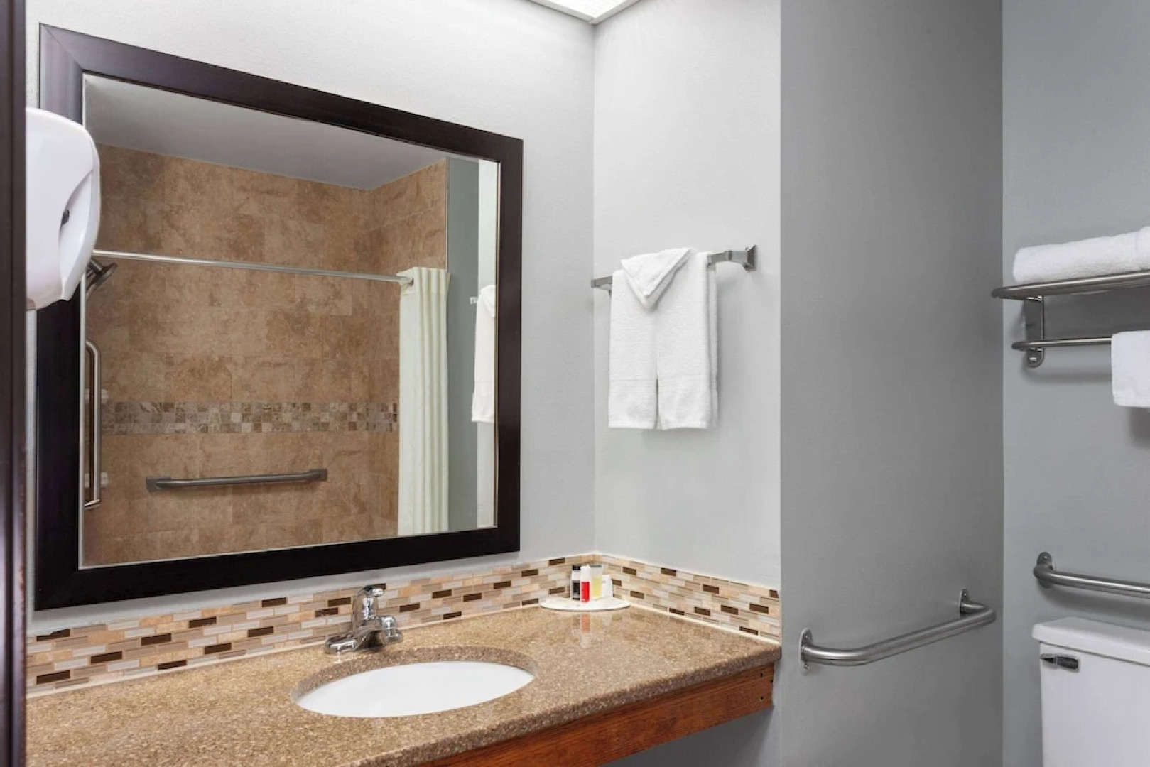 Super 8 Sun Prairie/madison E