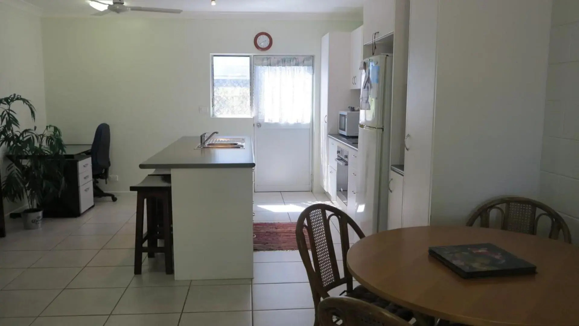 Paradise Apartments Unit 2