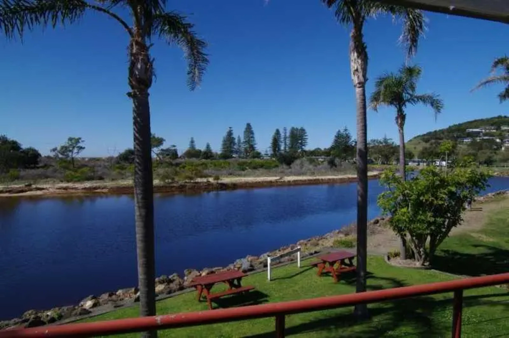 Beachfront 6, 25 Willow Street