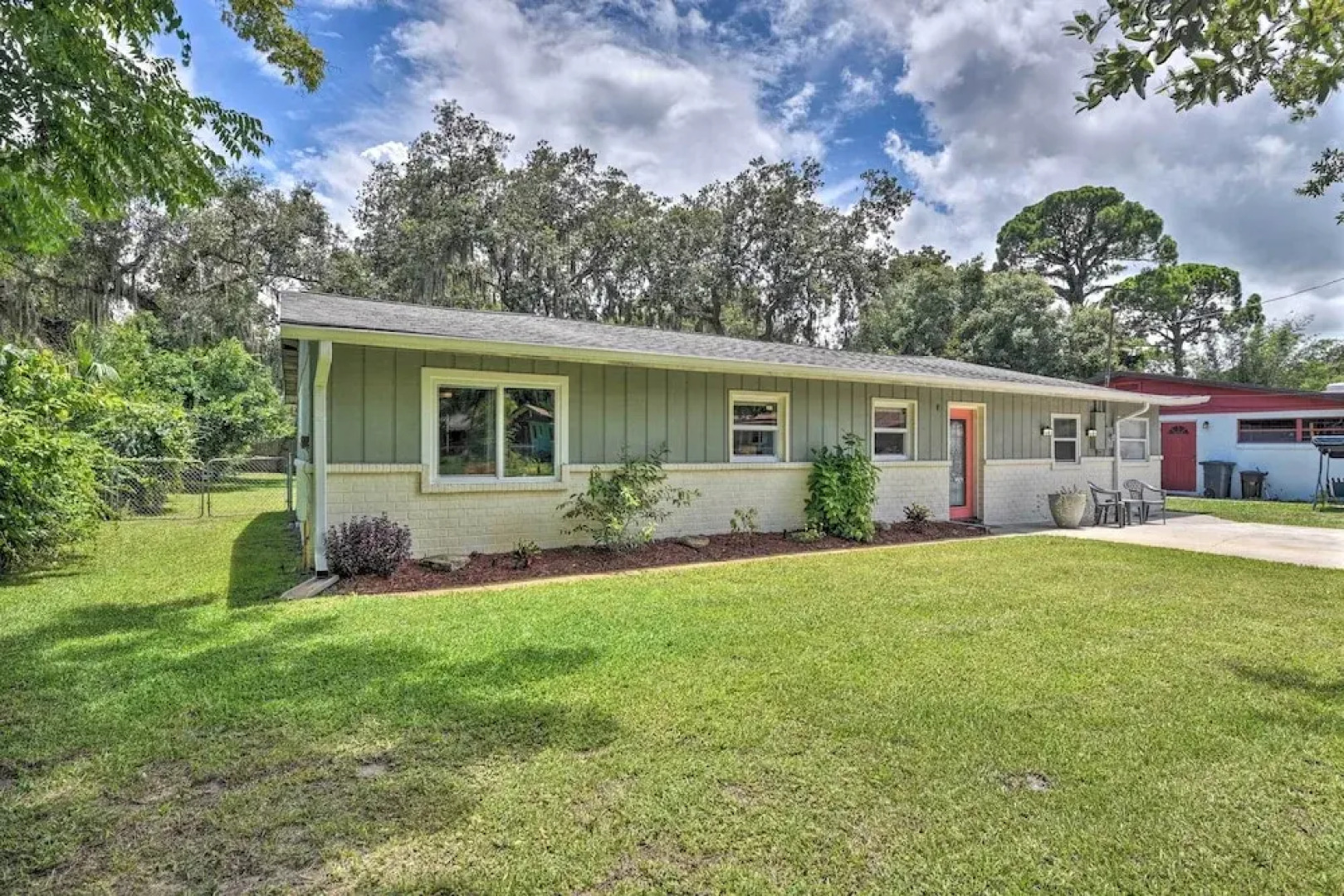 Dog-friendly Home w/ Gas Grill - Walk to Rose Bay!