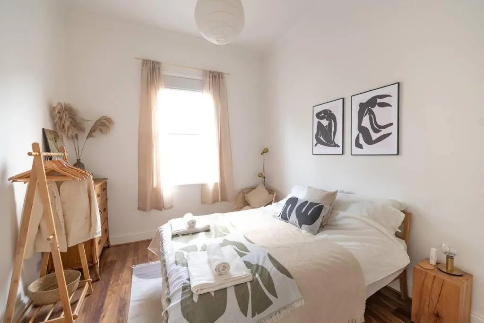 Spacious 2 bedroom sea view flat. Sleeps 6