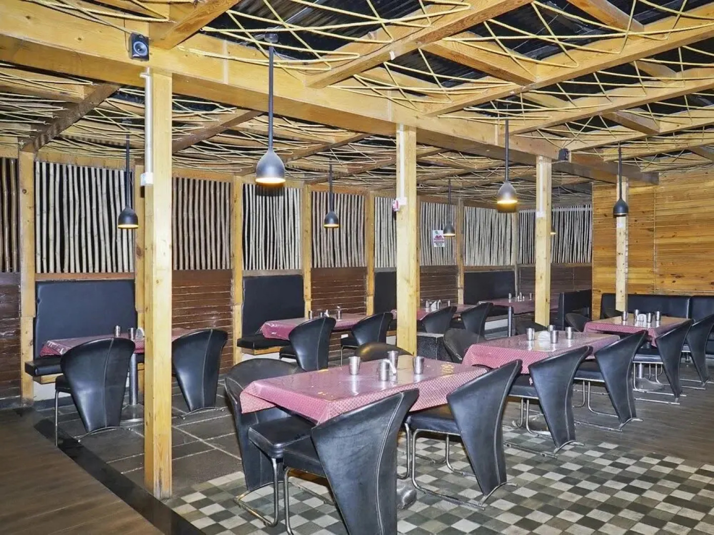 Hotel Shades Of Royal