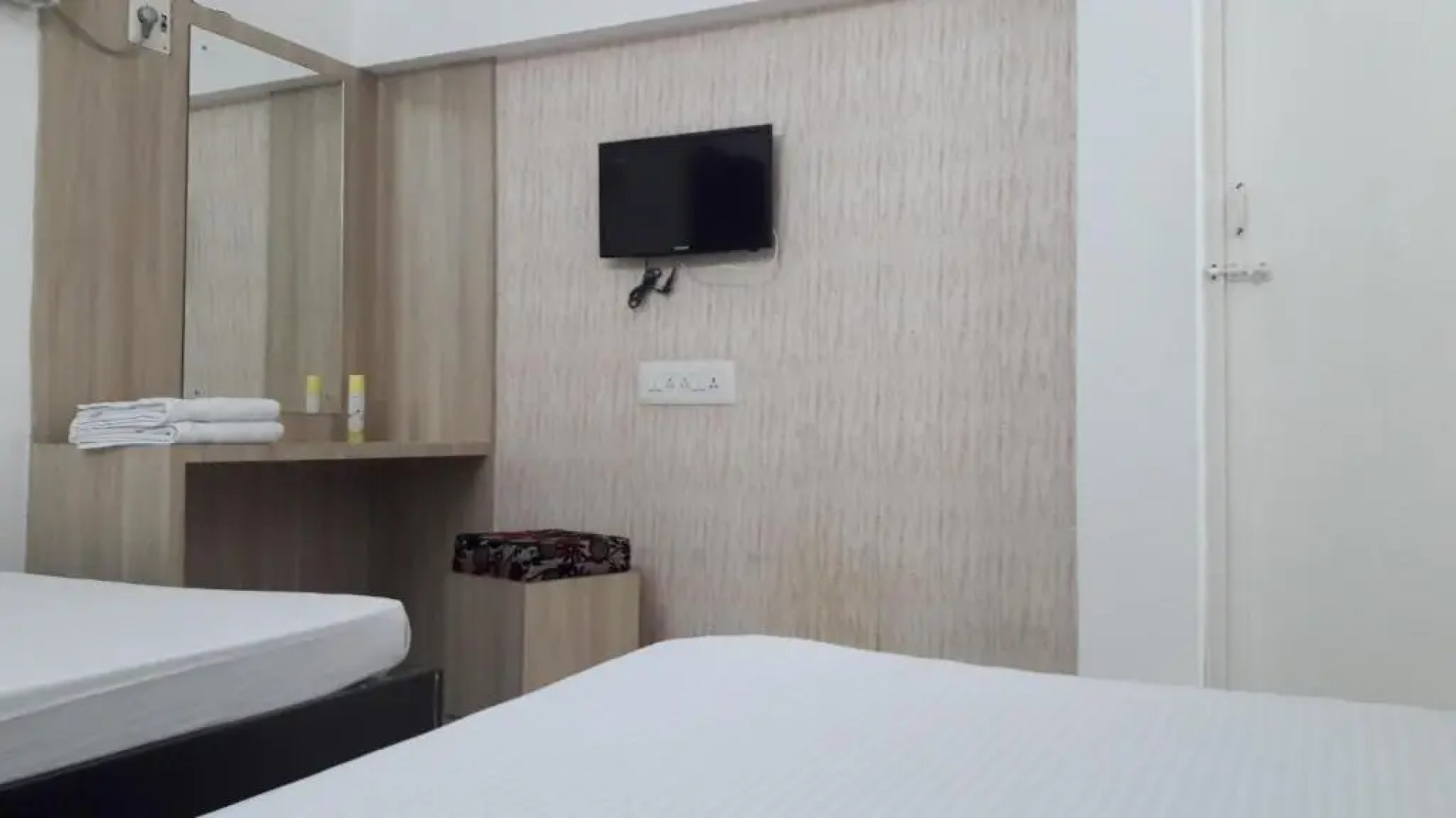 Srirangam Suit Rooms