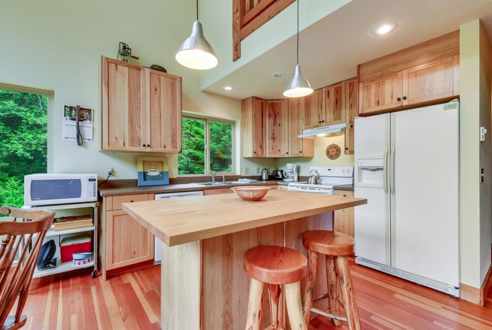 Little Bear Lodge - Three Bedroom Home with Mountain View