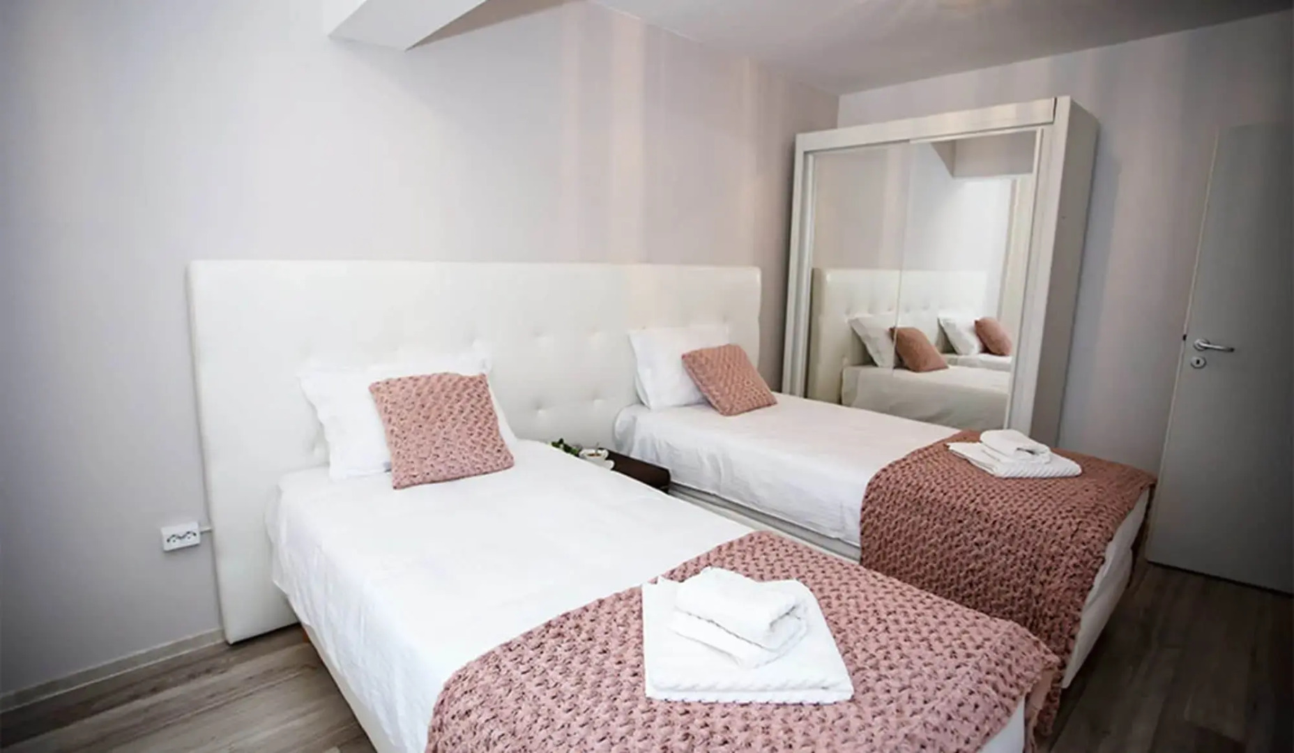 Metropolitan Iassium Luxury Suites