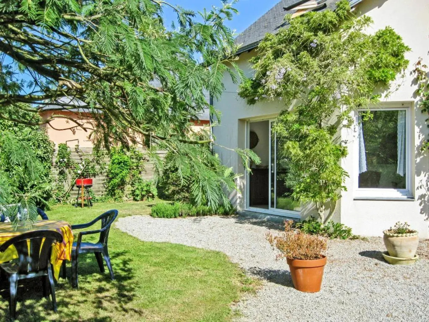 Maison de 3 chambres a Ambon a 300 m de la plage avec jardin clos