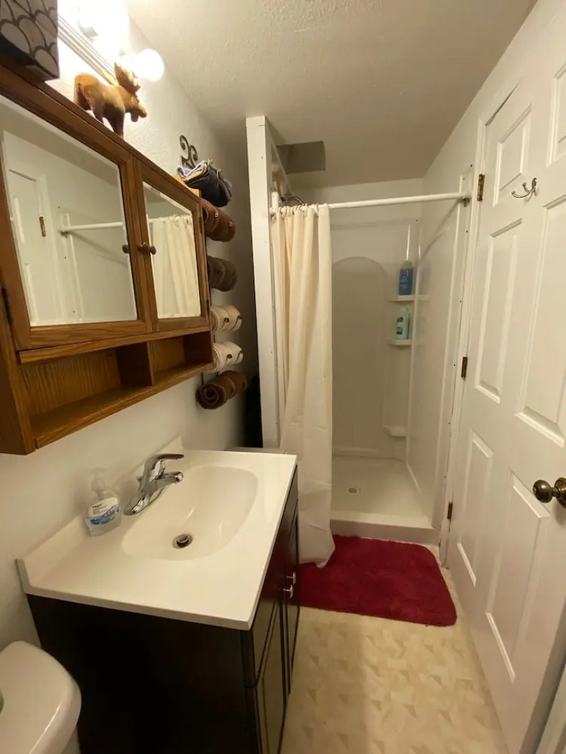 Nauti Otter Inn and Yurt Village