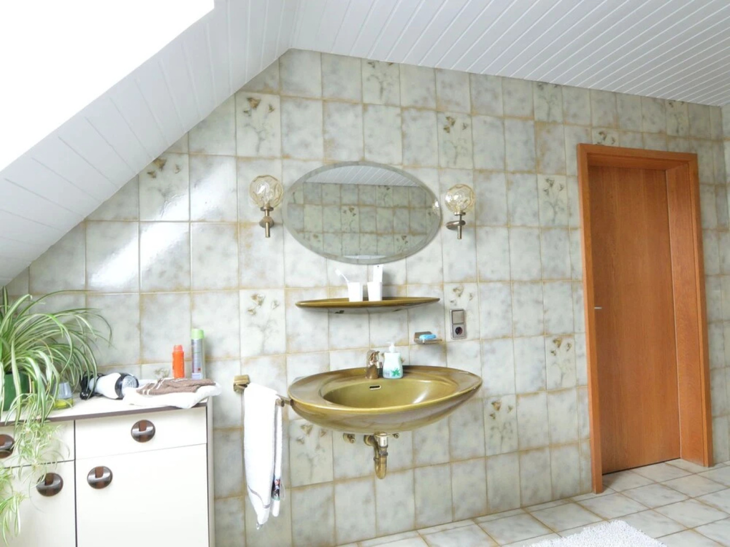 Comfortable Home With Large Sunny Garden In Beautiful Surroundings