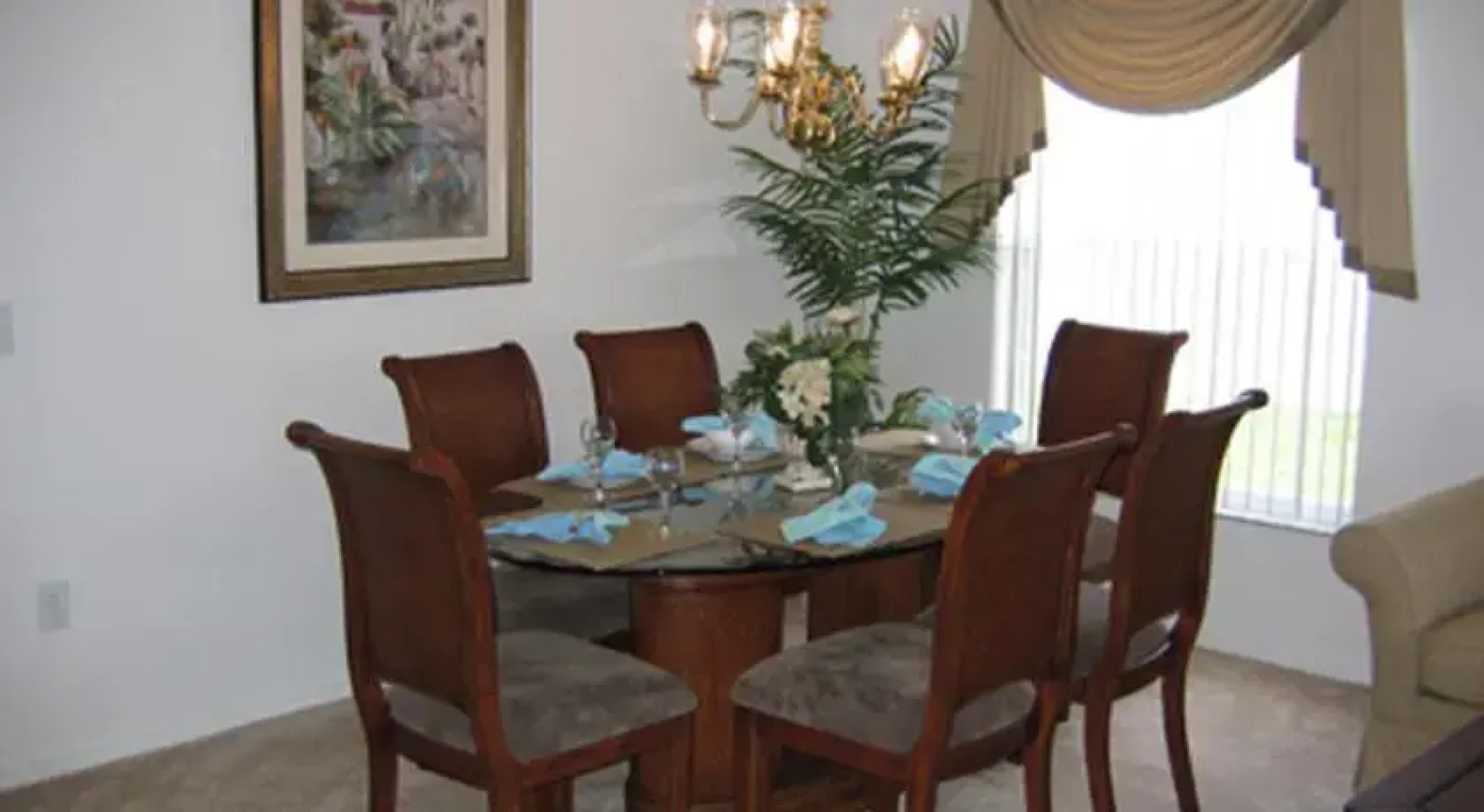 Four Bedroom House in Windsor Park by CFL Vacations