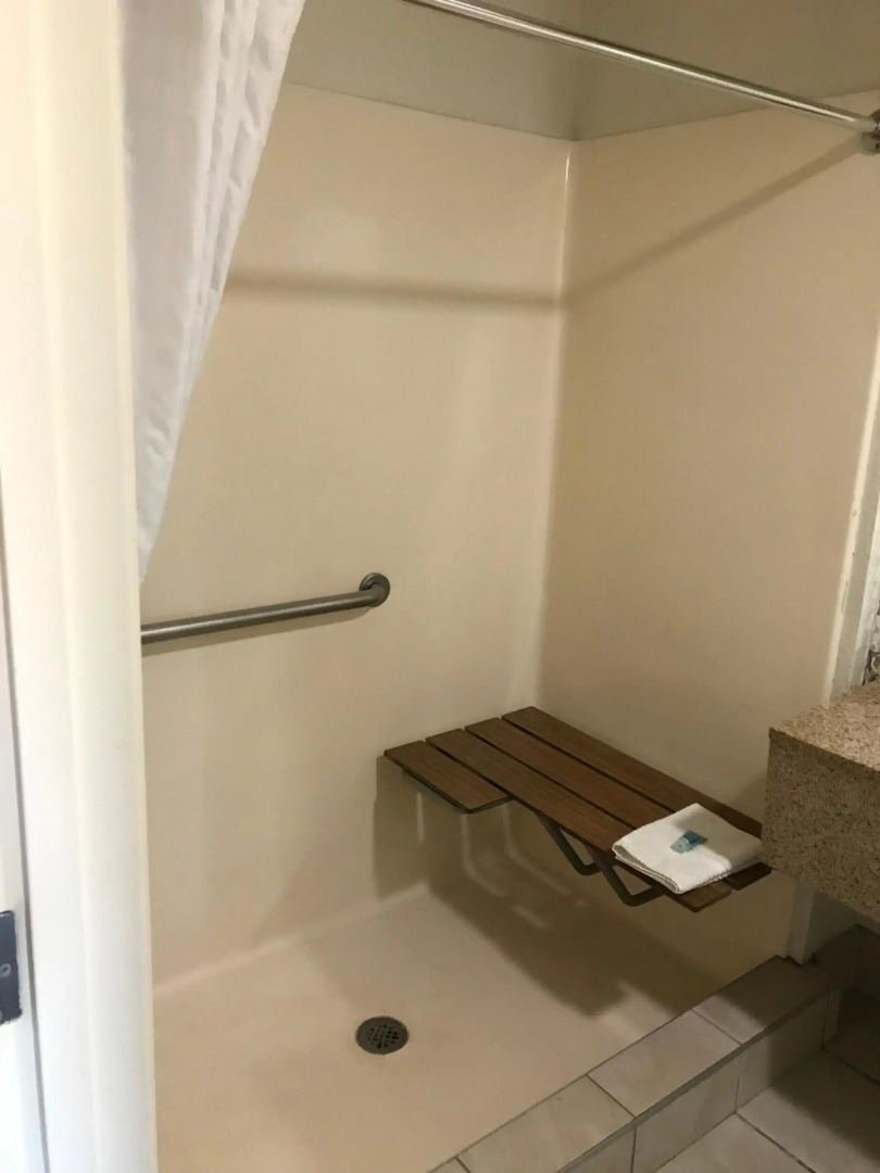 Rodeway Inn & Suites