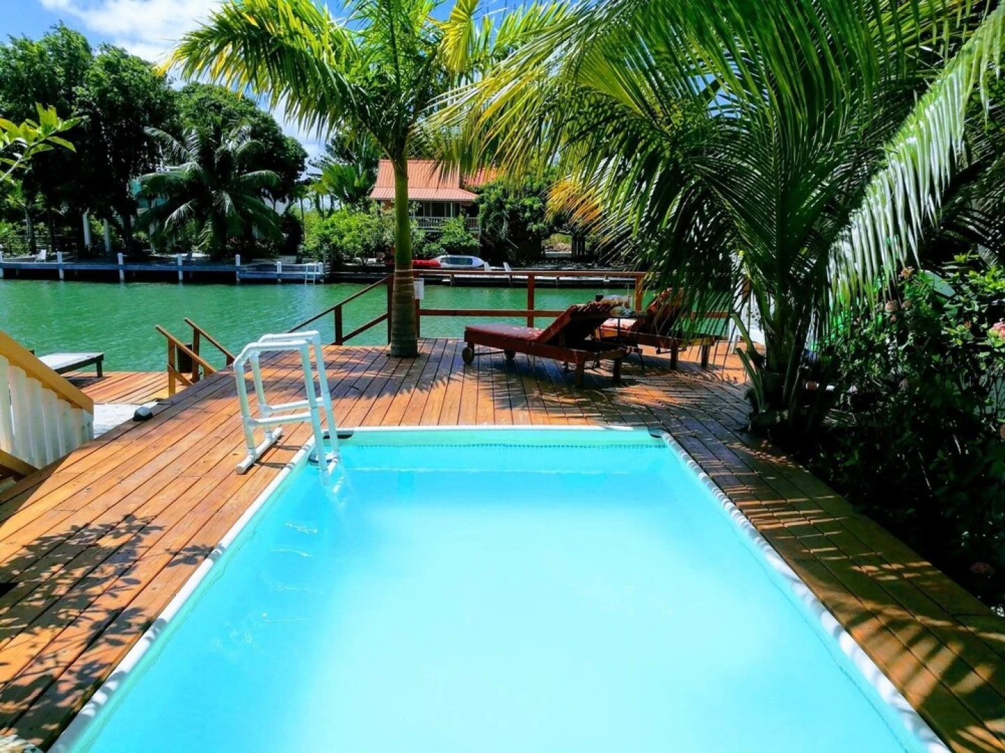 Dolce Cabana Waterfront Suites