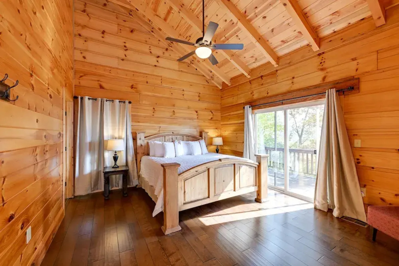 Bryson City Getaway: Private Hot Tub & Scenic View