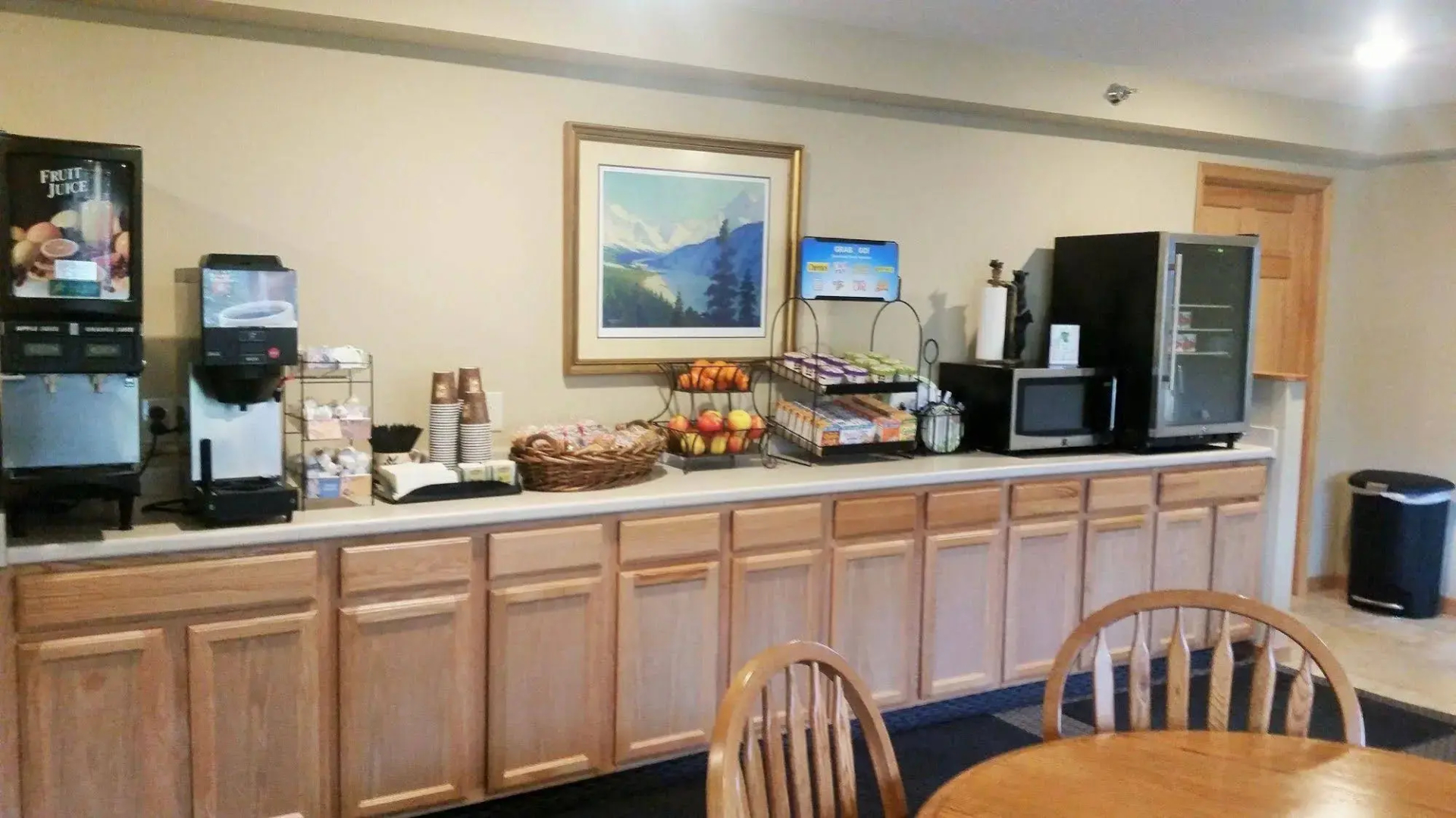 Lakeshore Inn & Suites