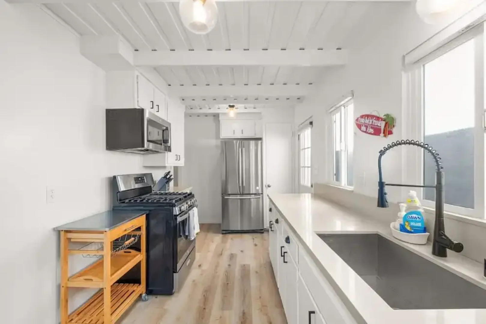 Beachside Bungalow 5 Minute Walk From the Shore