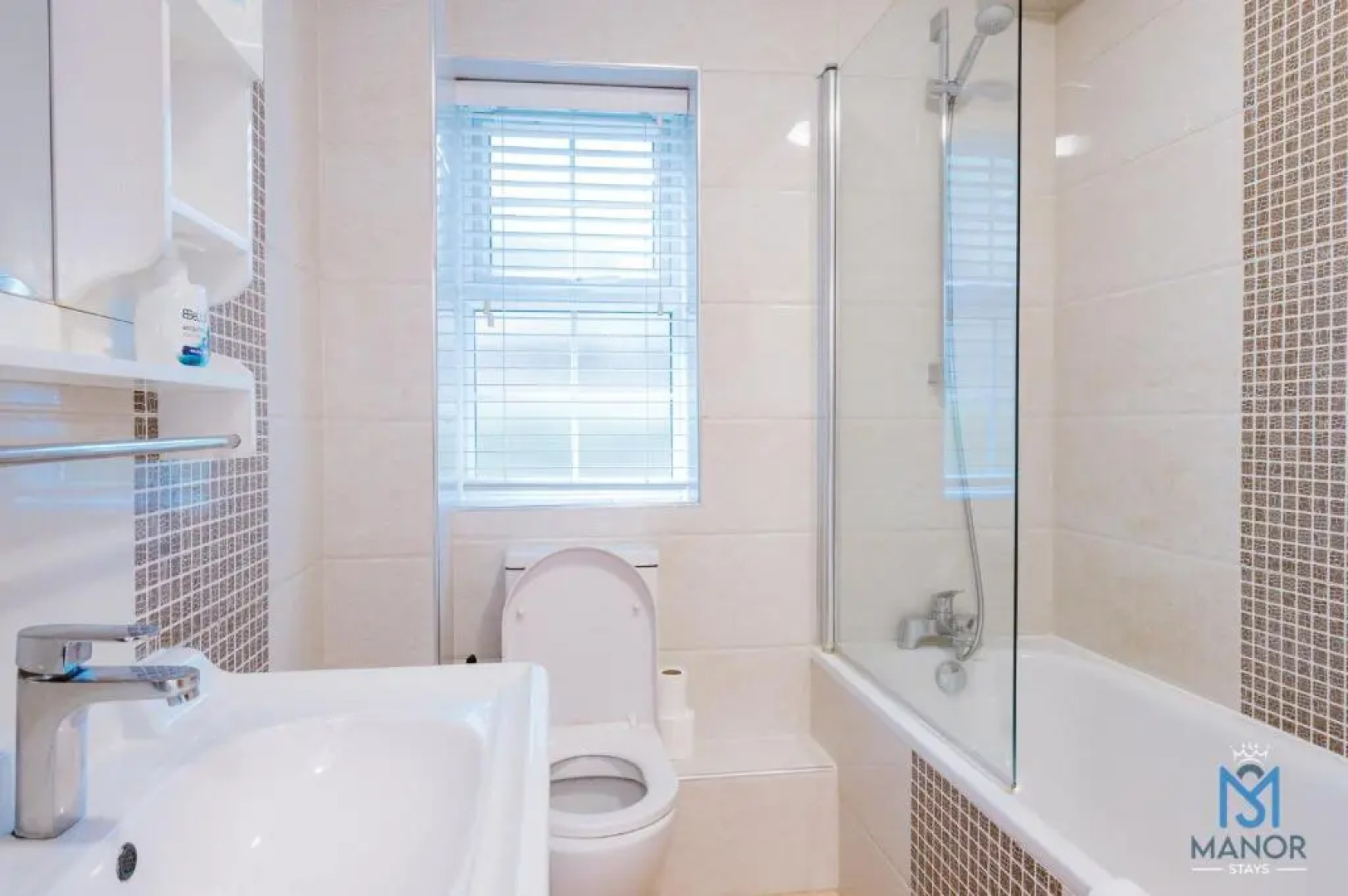 05th Residence Of Lord Avenue Sleeps Five People