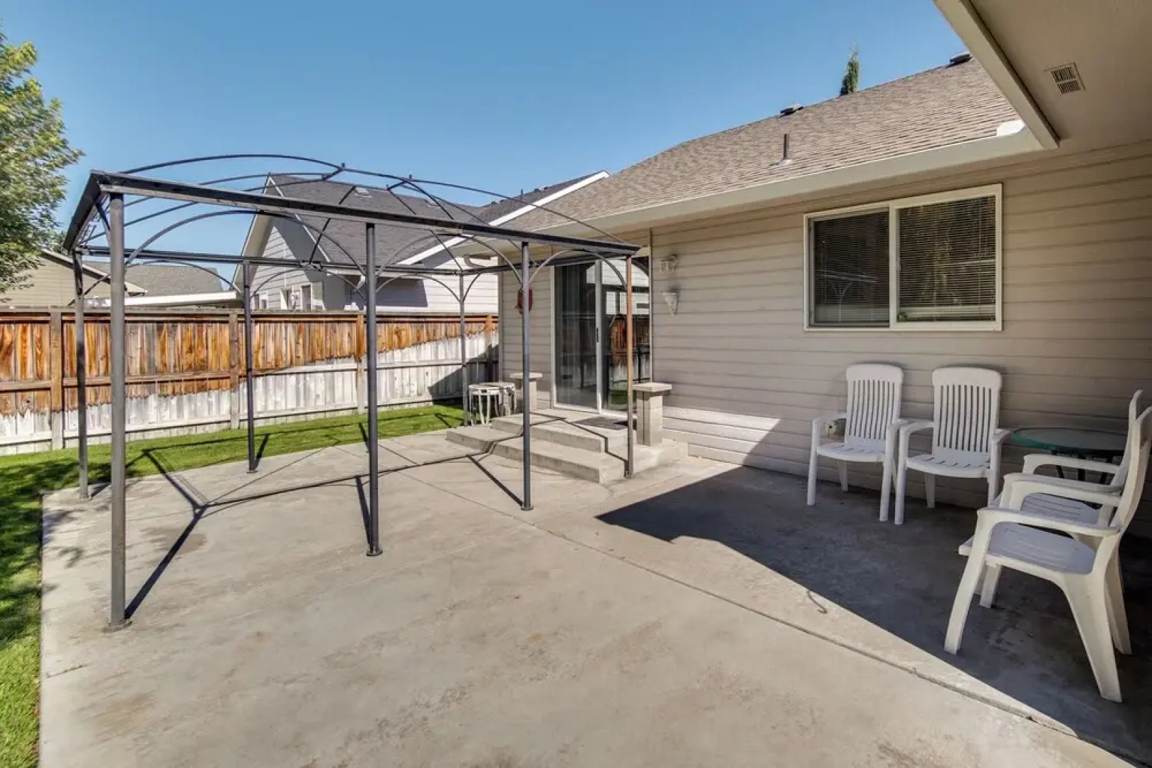 6 Mi to Dtwn Yakima: Central Washington Home