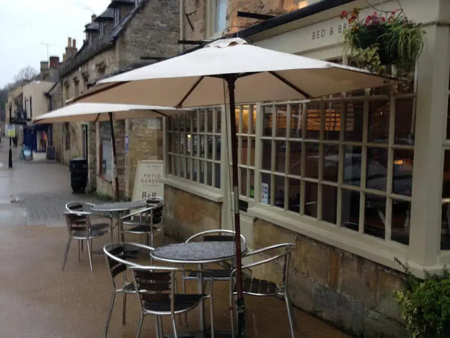 Priory Tearooms Burford With Rooms