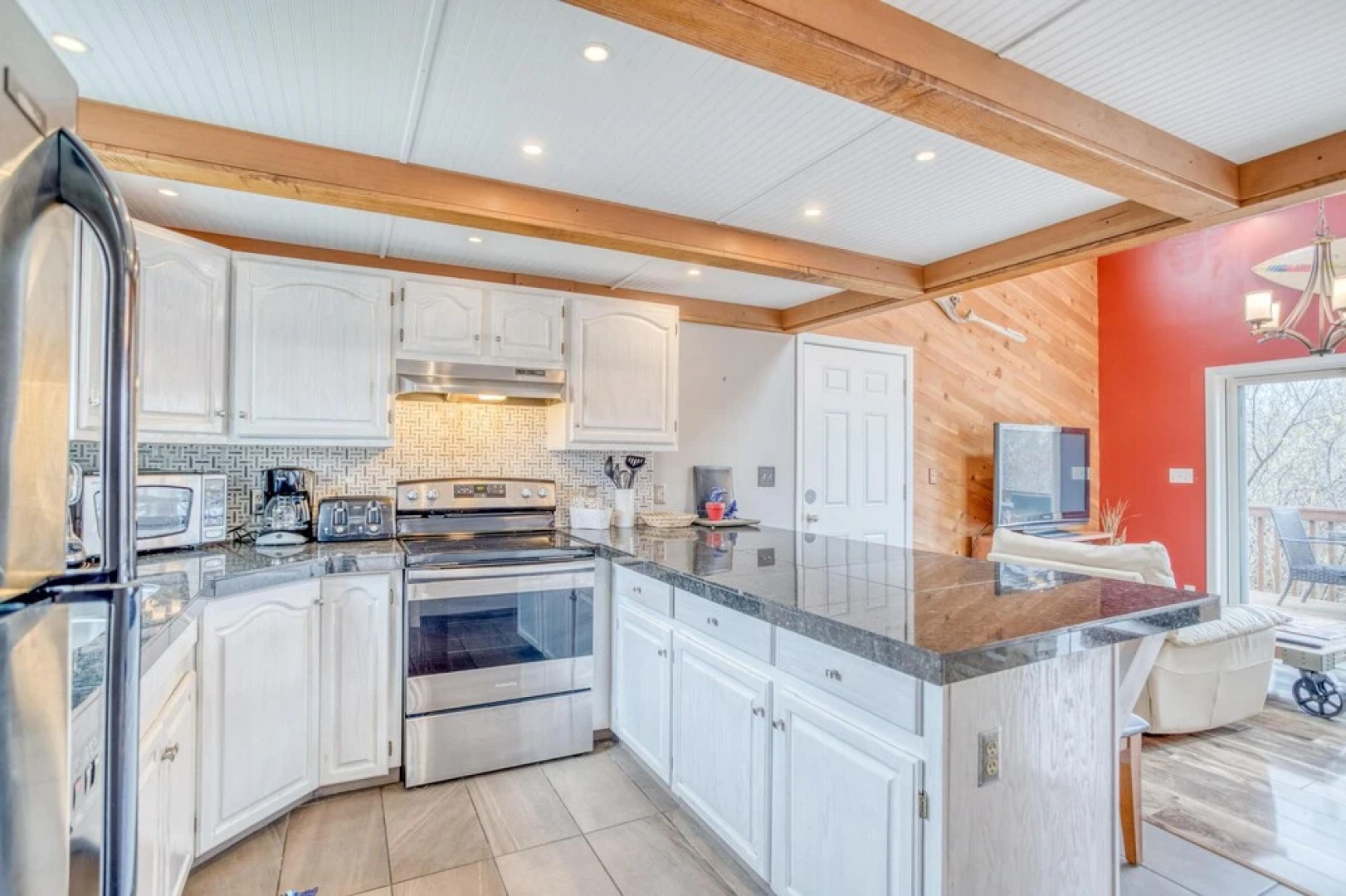 Lakefront Beachhouse