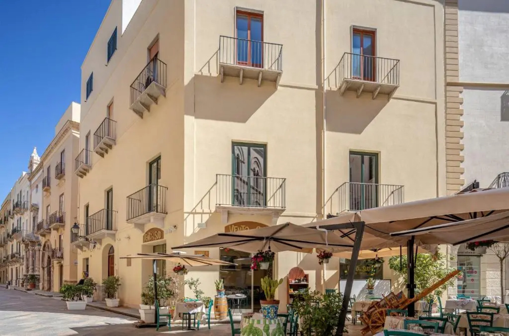 Fiveplace Design Suites Apartments