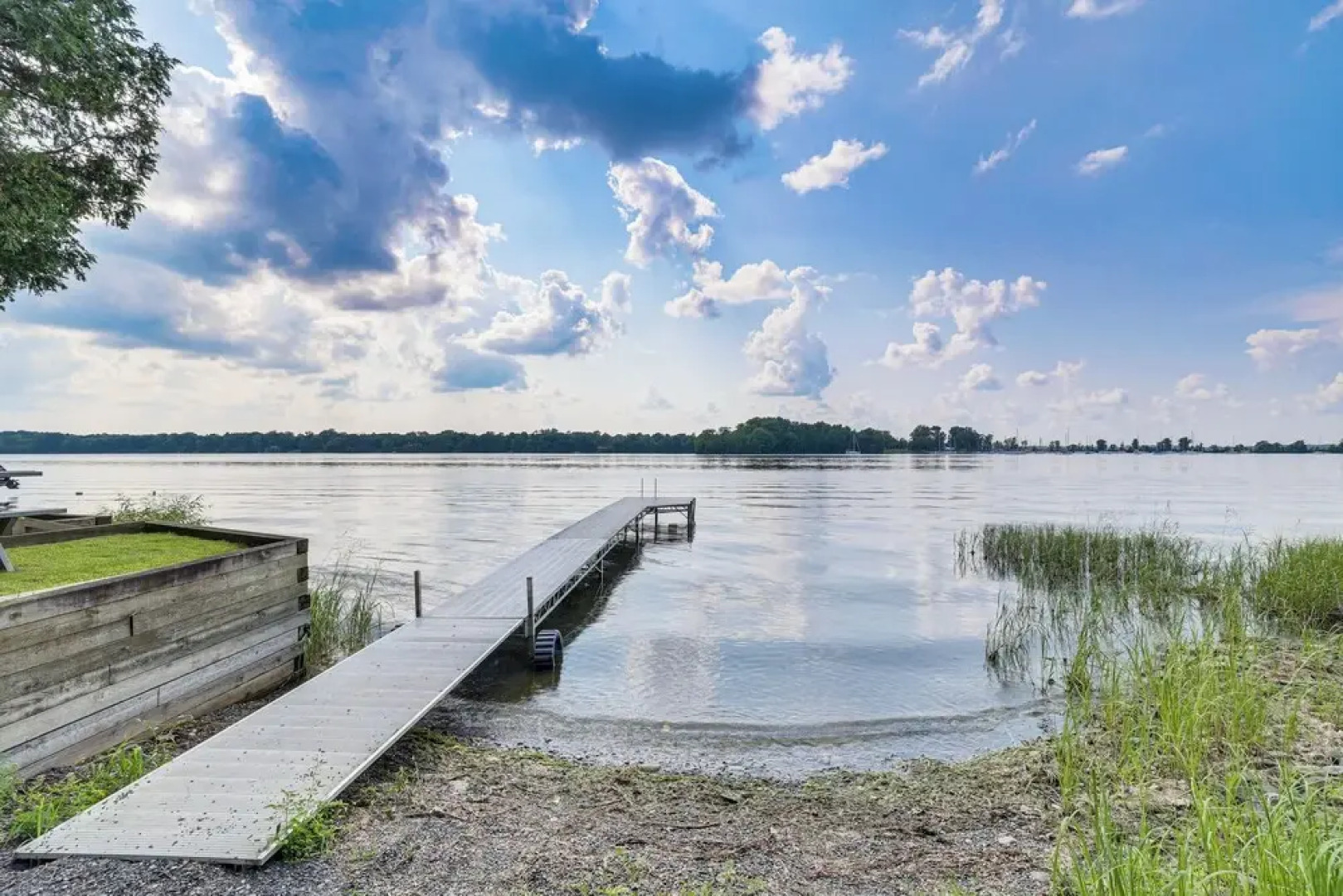 Waterfront North Hero Home w/ Screened Porch