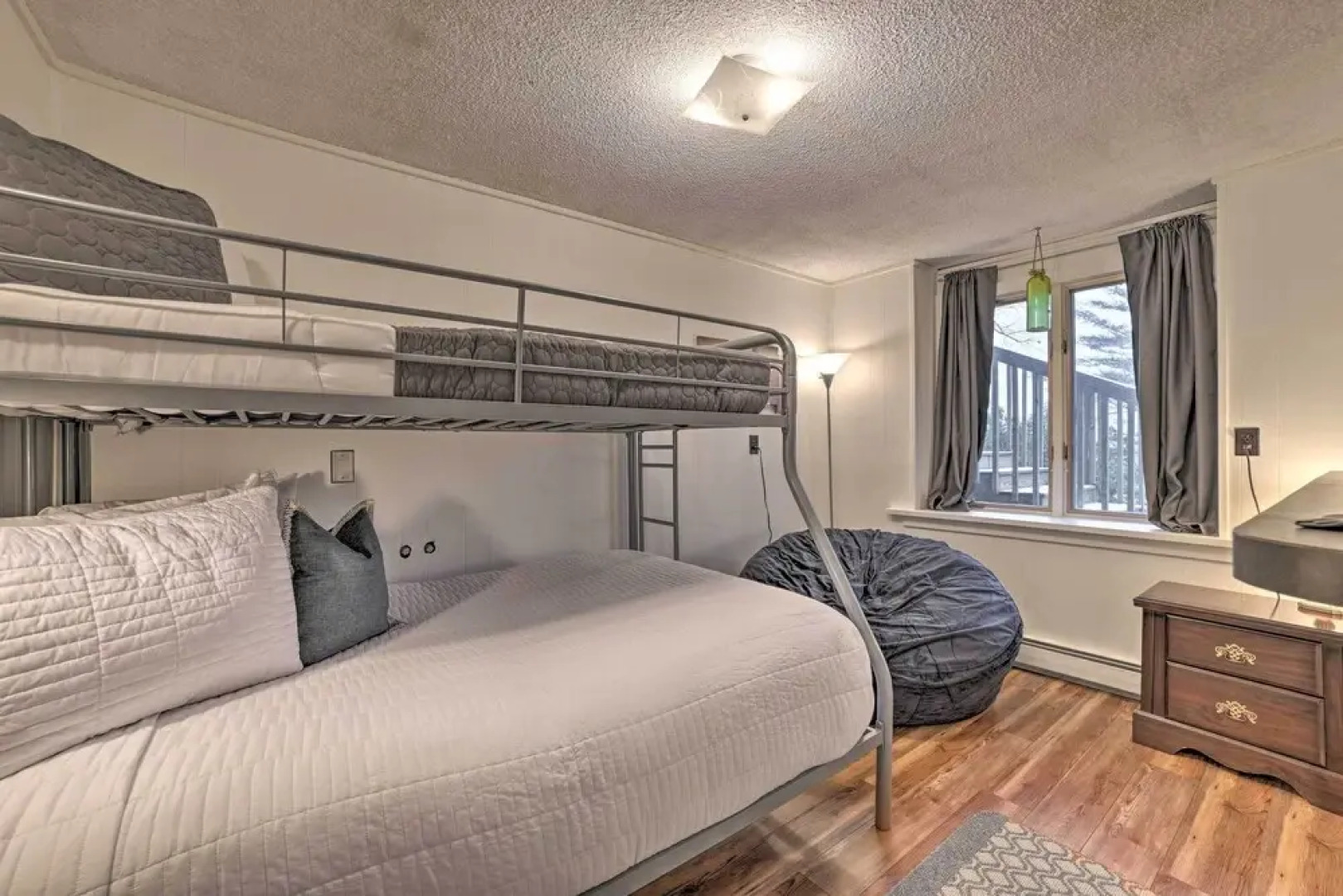 Chain of Lakes Escape in Bellaire w/ River Access