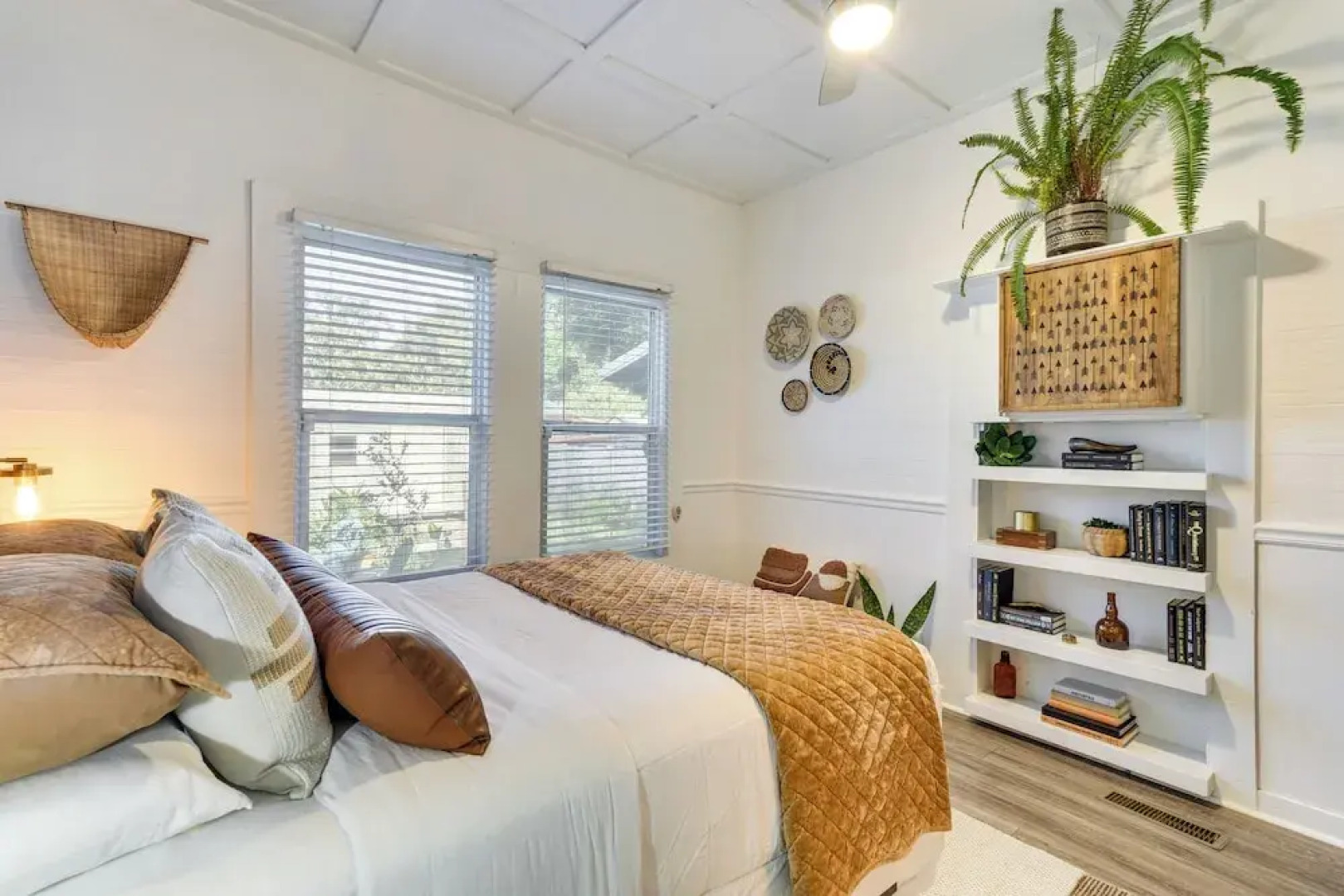 Fire Pit & Yard: Updated Winter Garden Home!