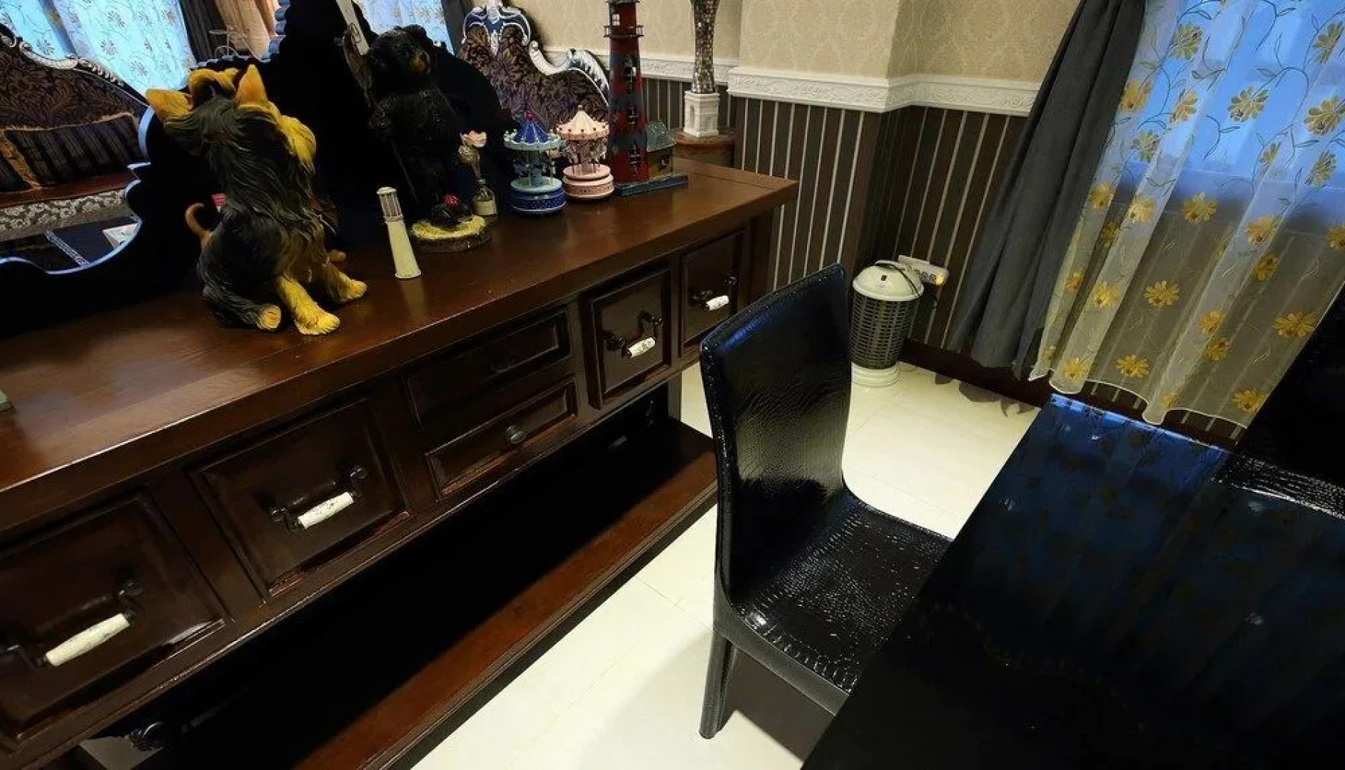 Textile Girl Romantic Homestay