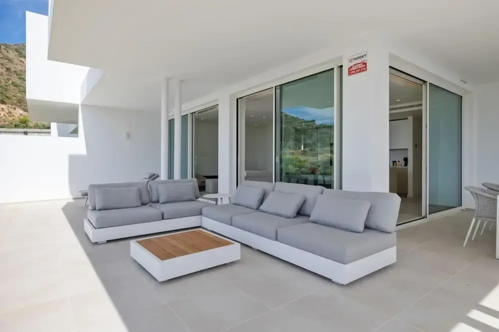 Hillside Flat With Pool in Palo Alto - Ref M49