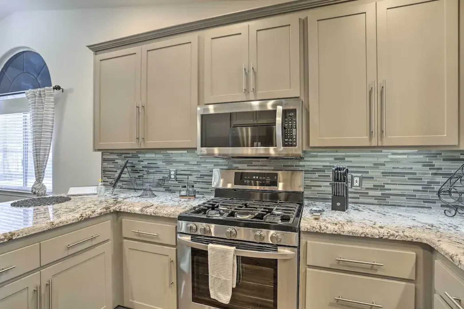 Redding Home w/ Patio Near Fishing!