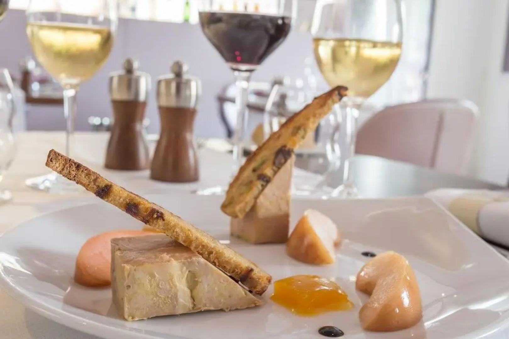 Logis Hôtel Les Platanes