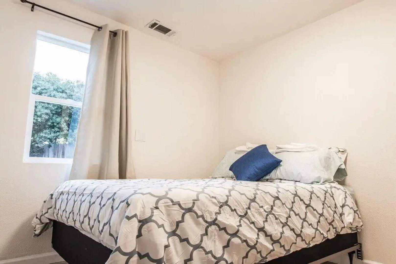 Cozy Three Bedroom in Concord