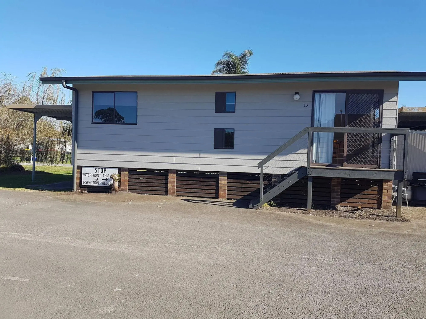 Bentley Waterfront Motel & Cottages