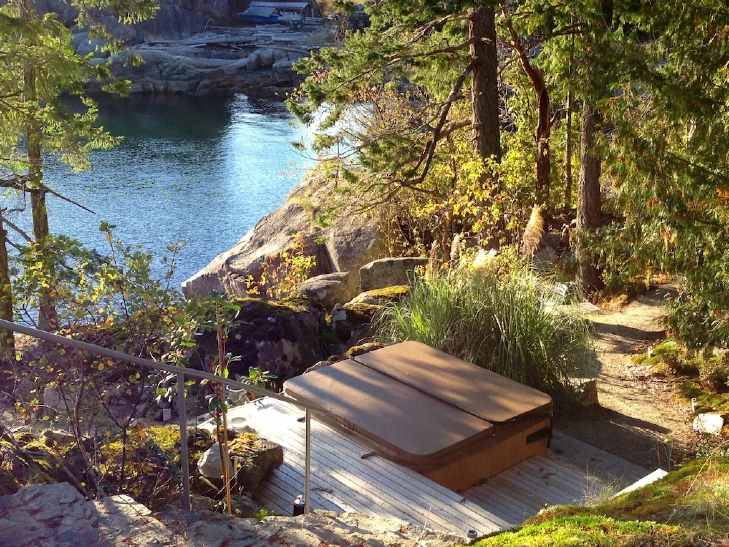 Pointhouse Suites On Sargeant Bay