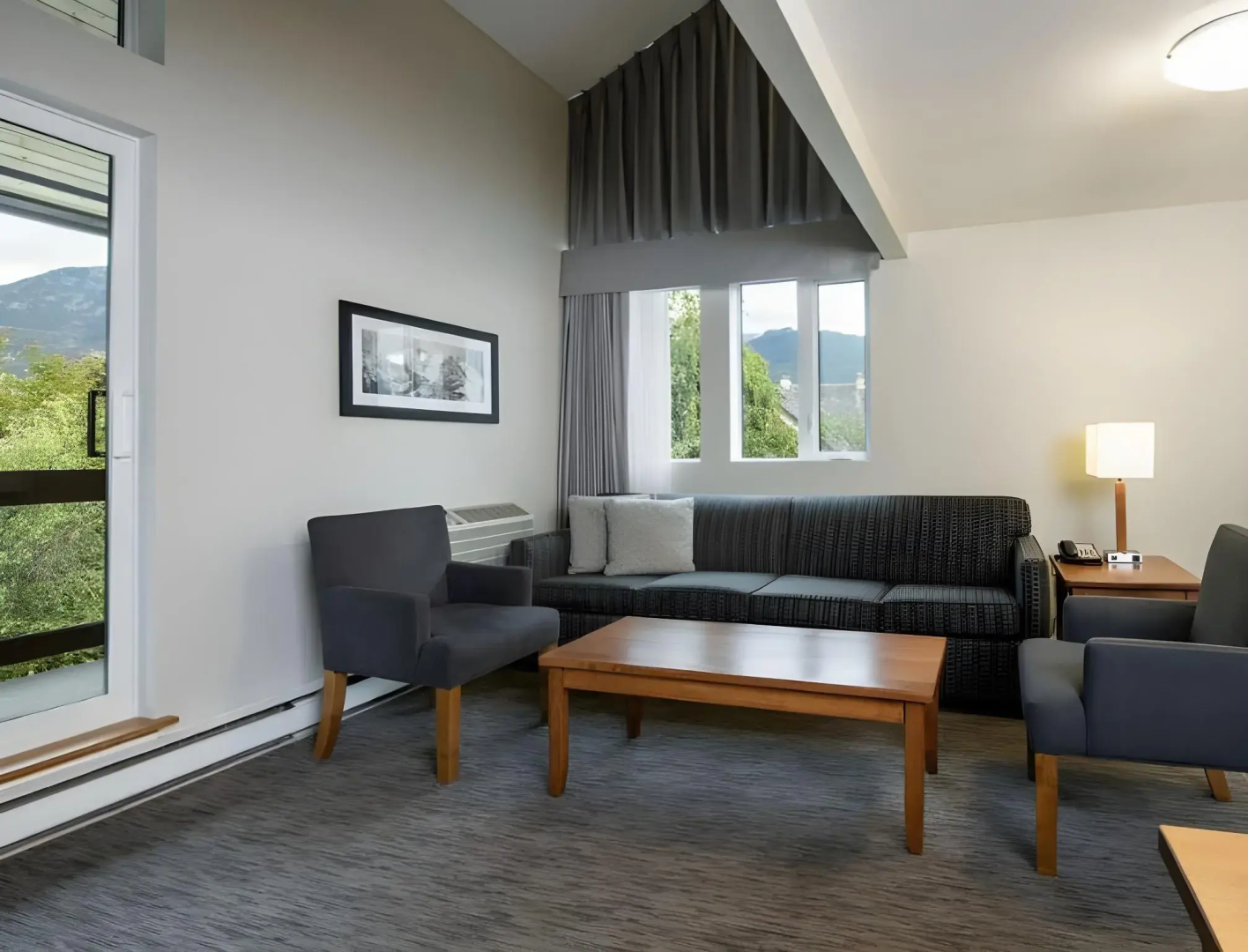 Whistler Village Inn And Suites