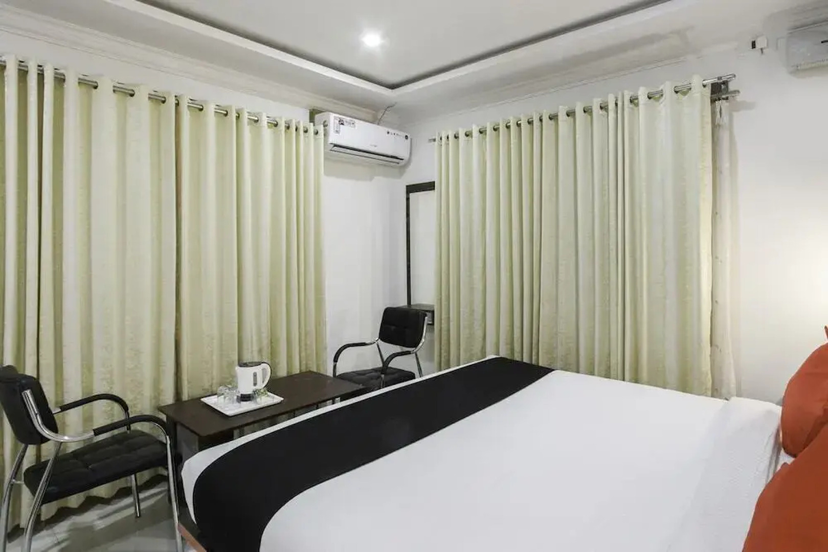 Rich Fort By OYO Rooms