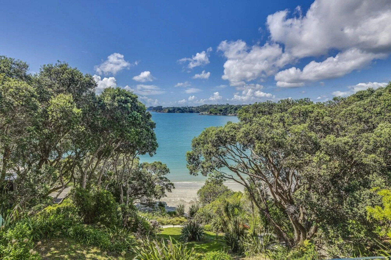 Absolute Beachfront Oneroa