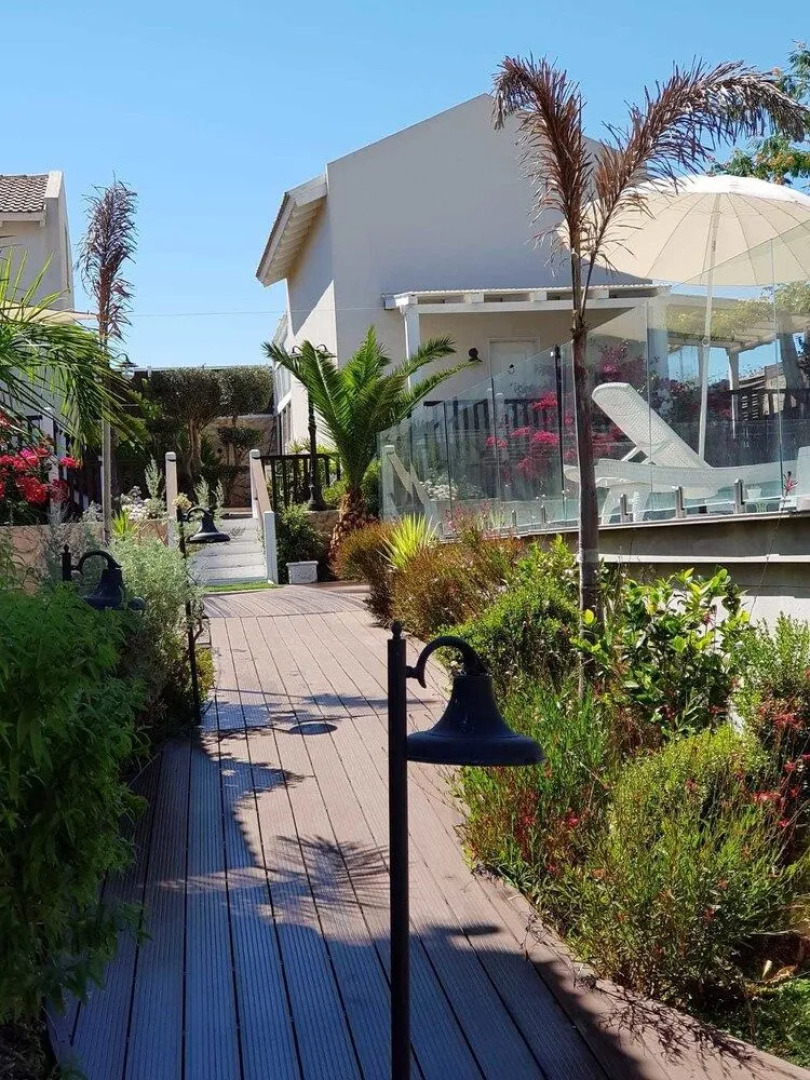 Mansion of Breast Stones