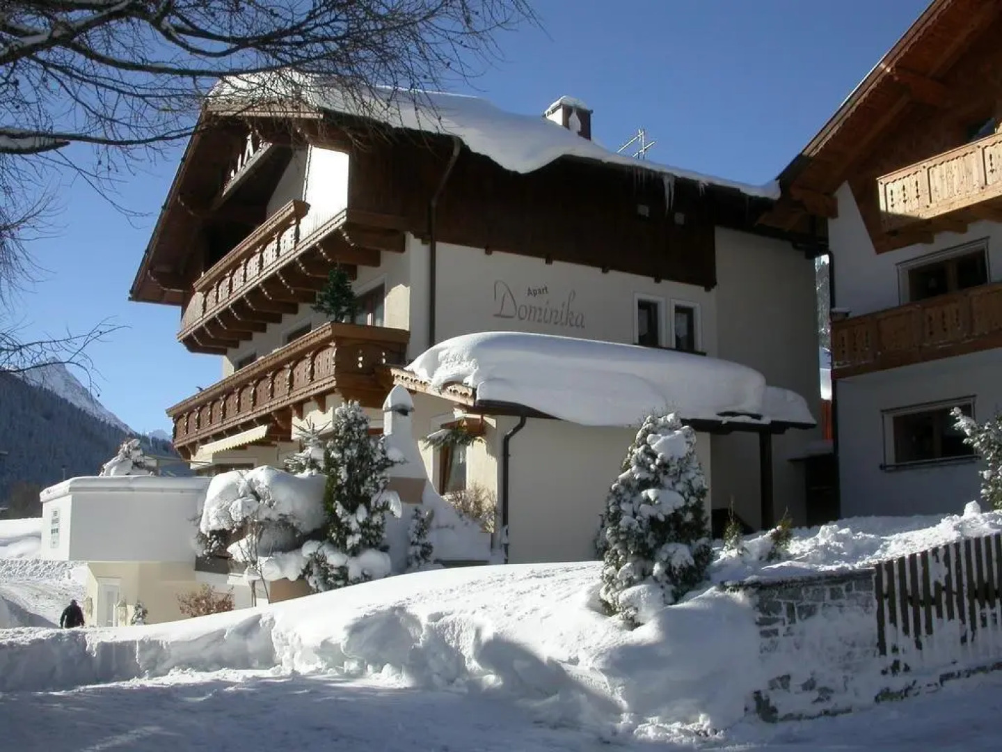 Apart Dominika