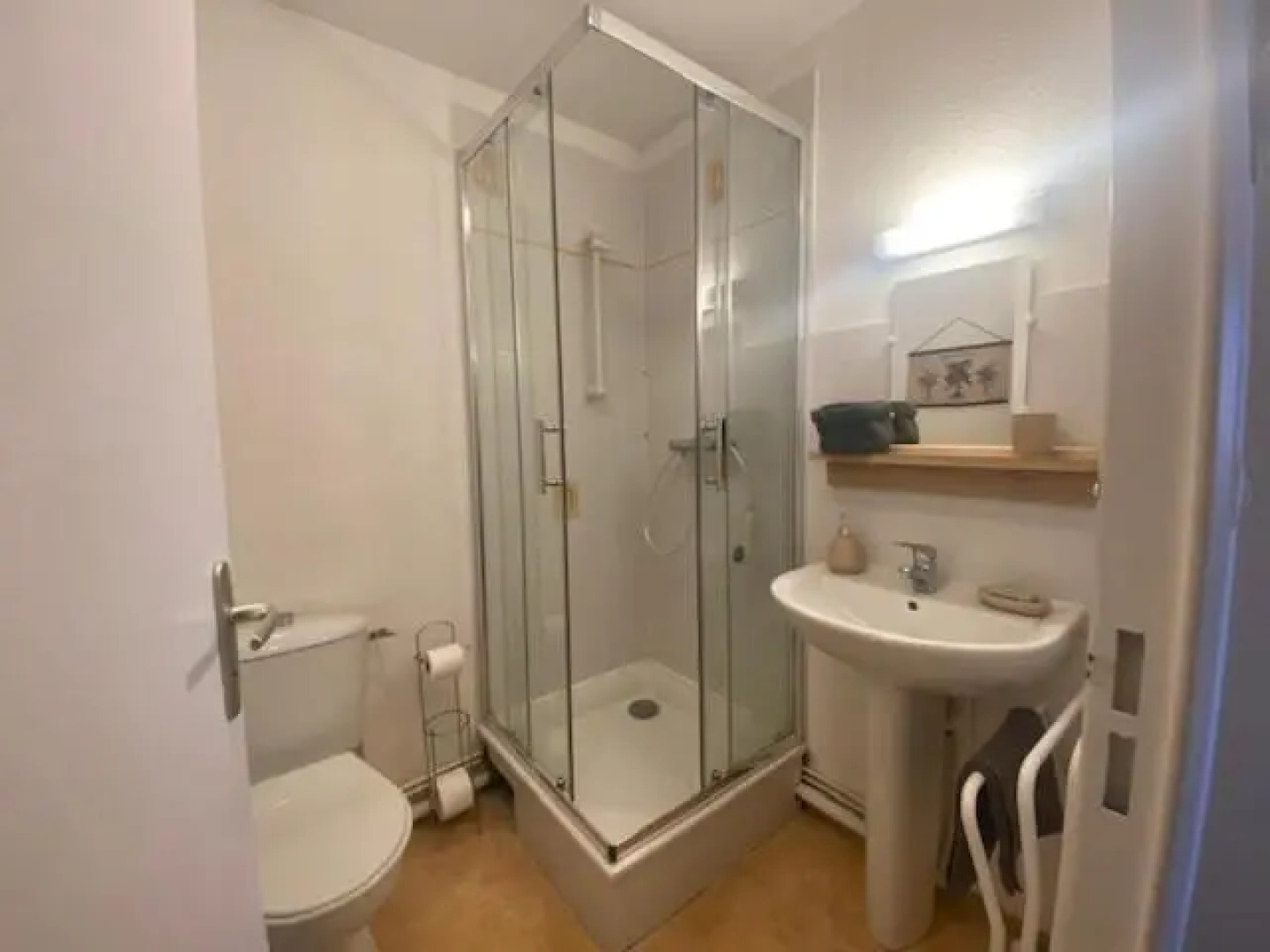 Belle villa 2 chambres terrasse en angle parking privatif dans résidence sécurisée piscine commune 800 m de la mer LRCS151